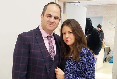 אביגיל ביר עם אביה