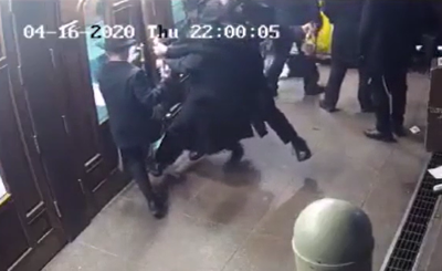 התקרית האלימה, מבט מבחוץ