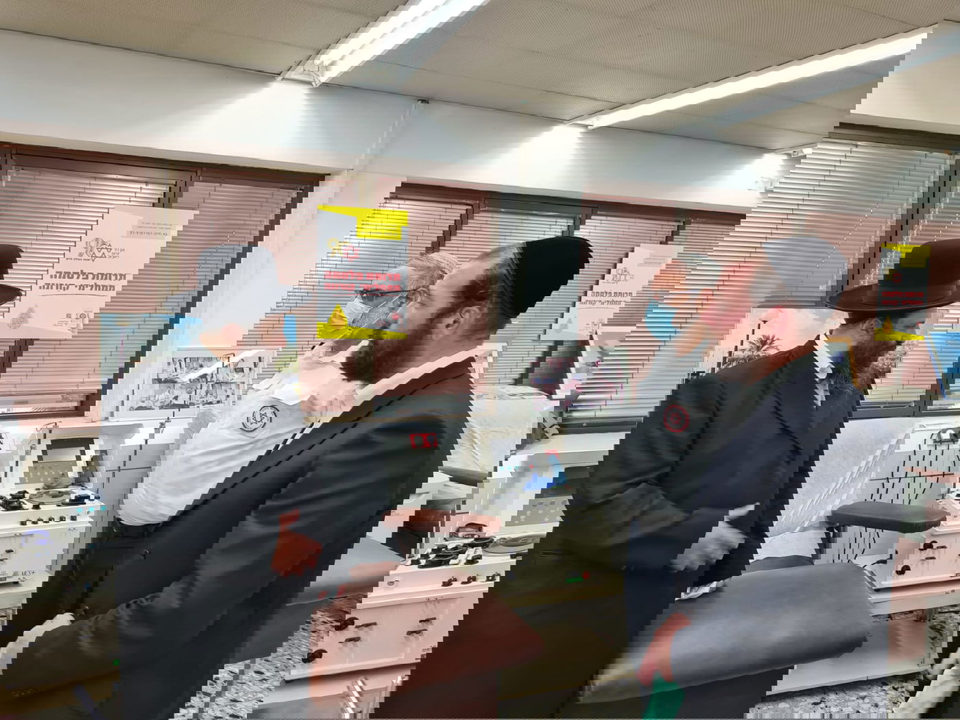 בן האדמו"ר מגור שהחלים מהקורונה הגיע לתרום דם