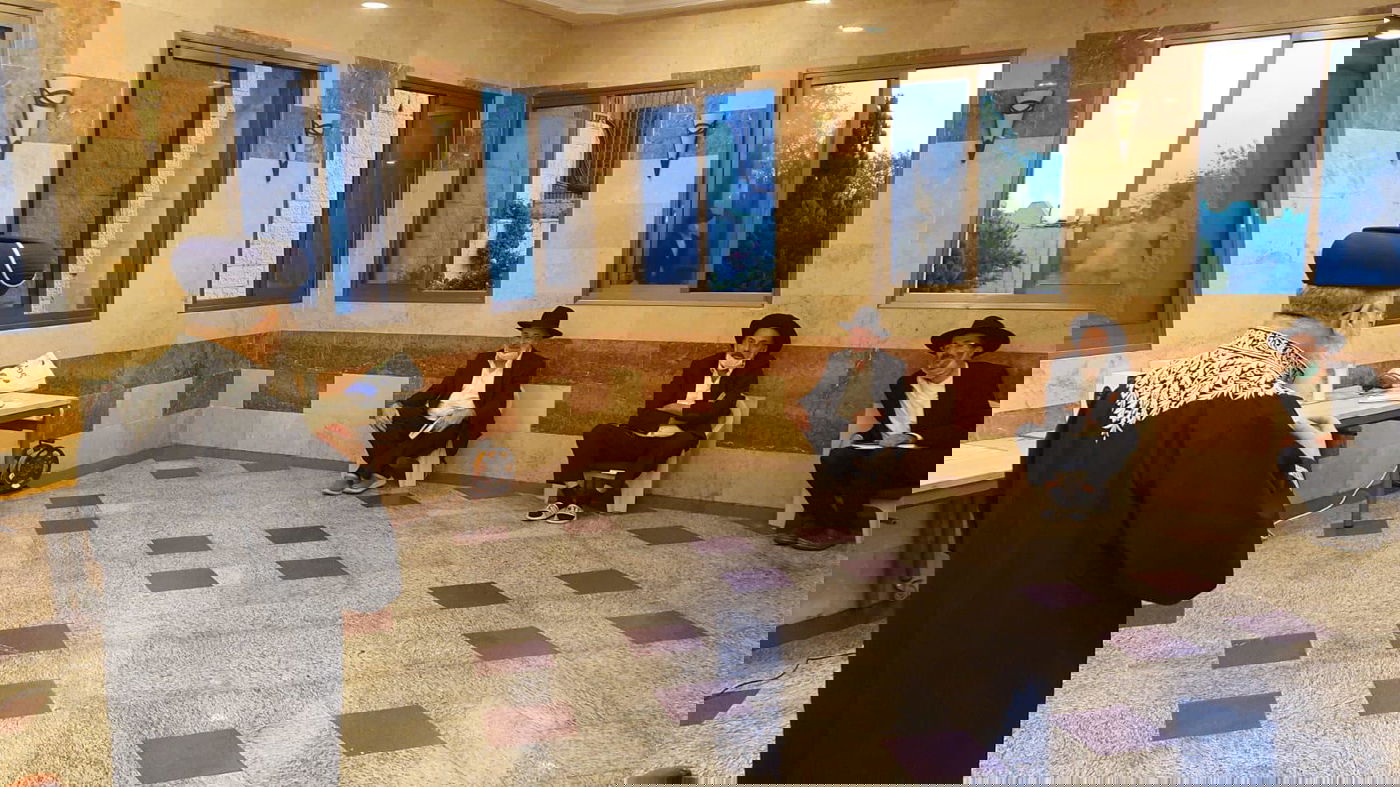 הראש"ל הגר"י יוסף בחדרו המיותם של זקן הראשונים לציון זצ"ל