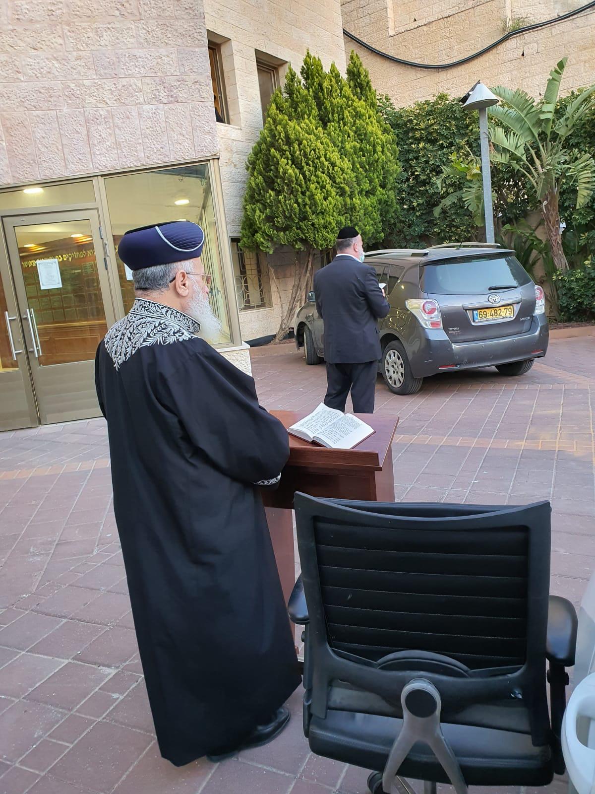 הראש"ל הגר"י יוסף בחדרו המיותם של זקן הראשונים לציון זצ"ל