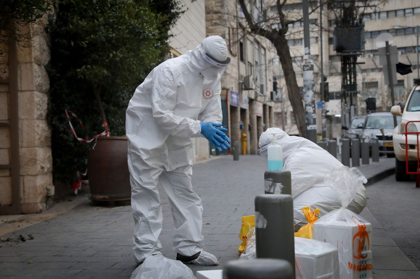 13,883 נדבקים; 142 במצב קשה; 181 מתים