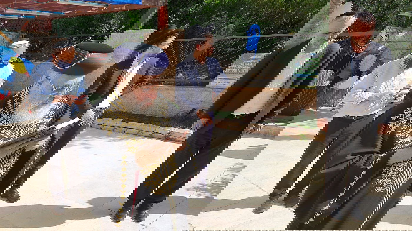 צפו בתיעוד: הראשון לציון הגר"י יוסף בברכת האילנות