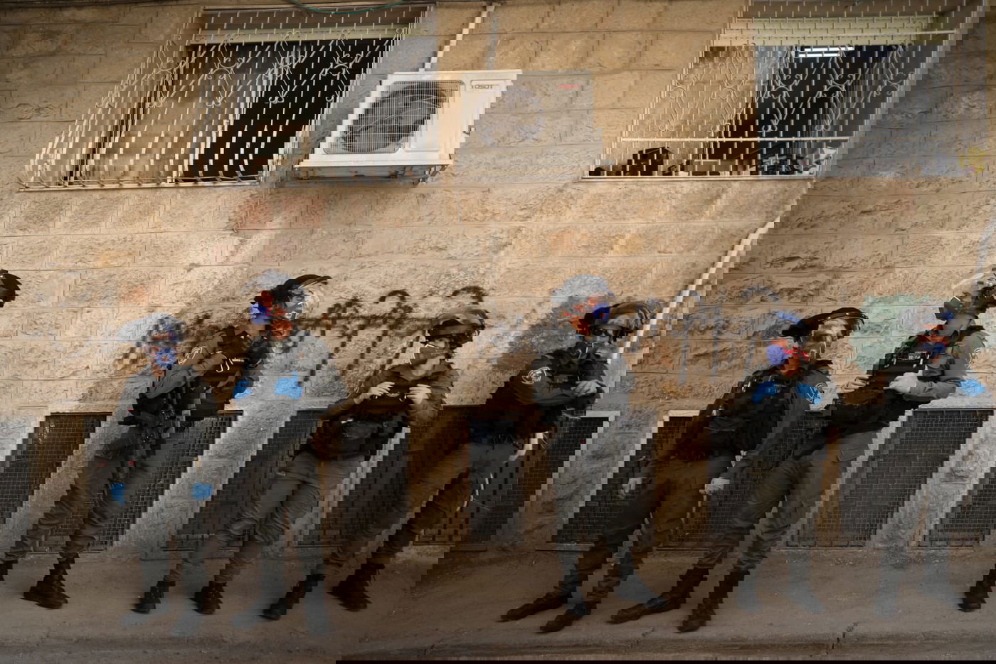 תיעוד: השוטרים פשטו על שוק מאה שערים