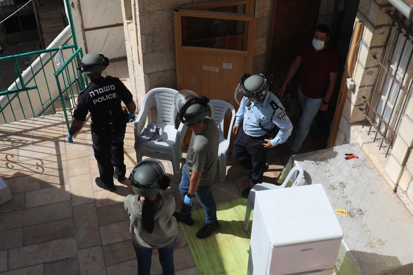 תיעוד: השוטרים פשטו על שוק מאה שערים