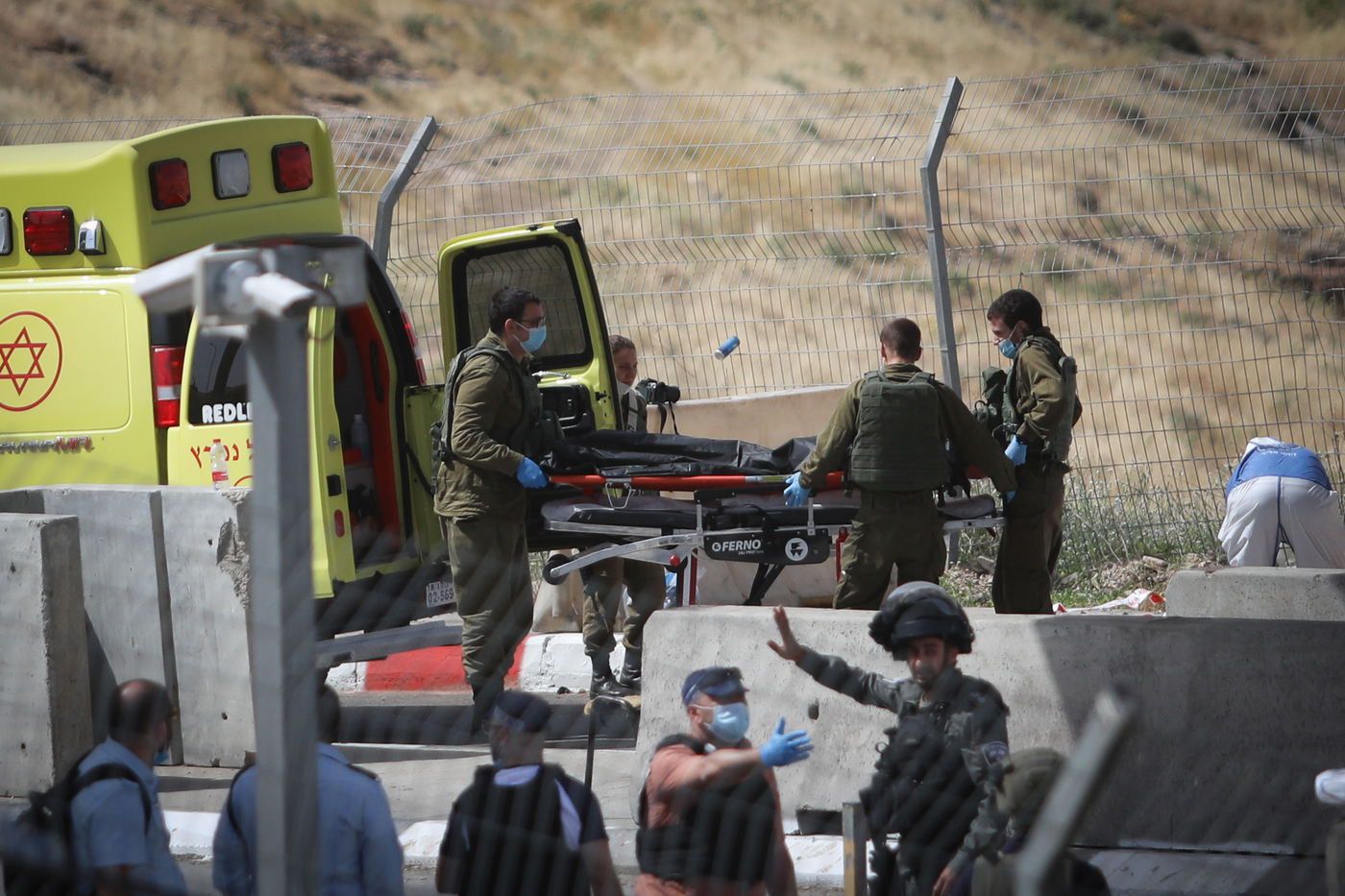 גופת המחבל פונתה מזירת הפיגוע • תיעוד