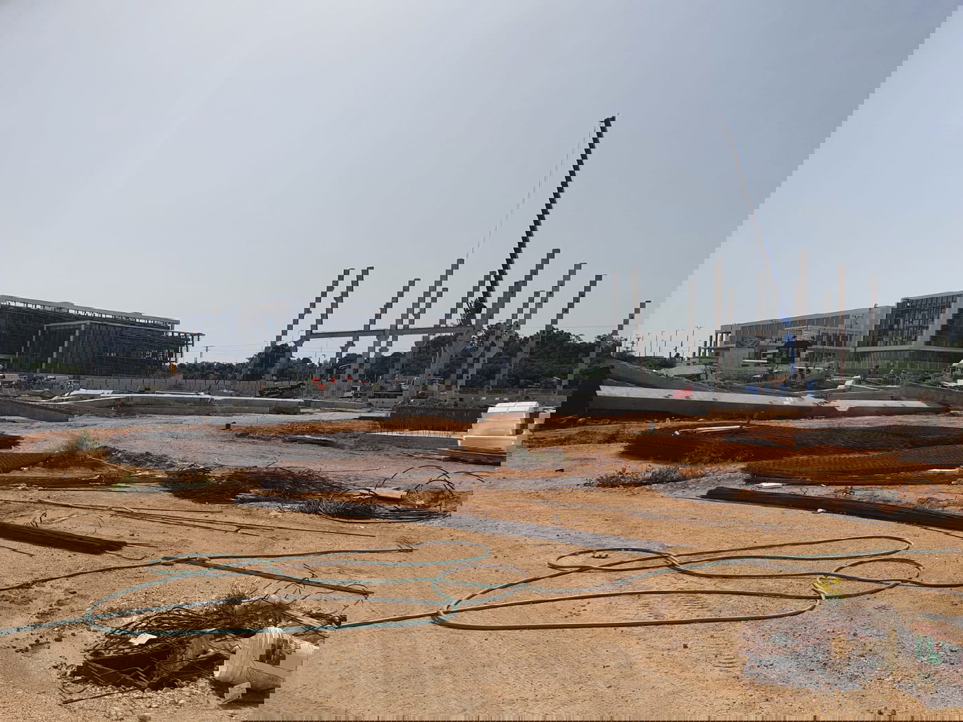 ראשון לציון: מבנה נפגע ממנוף וקרס; אין נפגעים