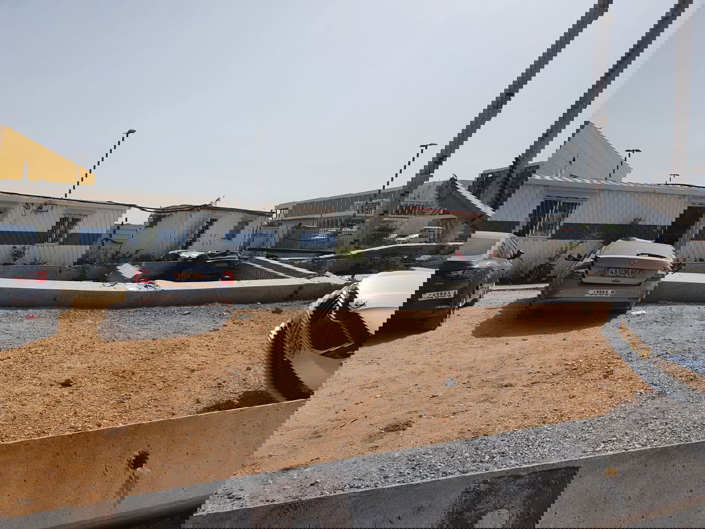 ראשון לציון: מבנה נפגע ממנוף וקרס; אין נפגעים