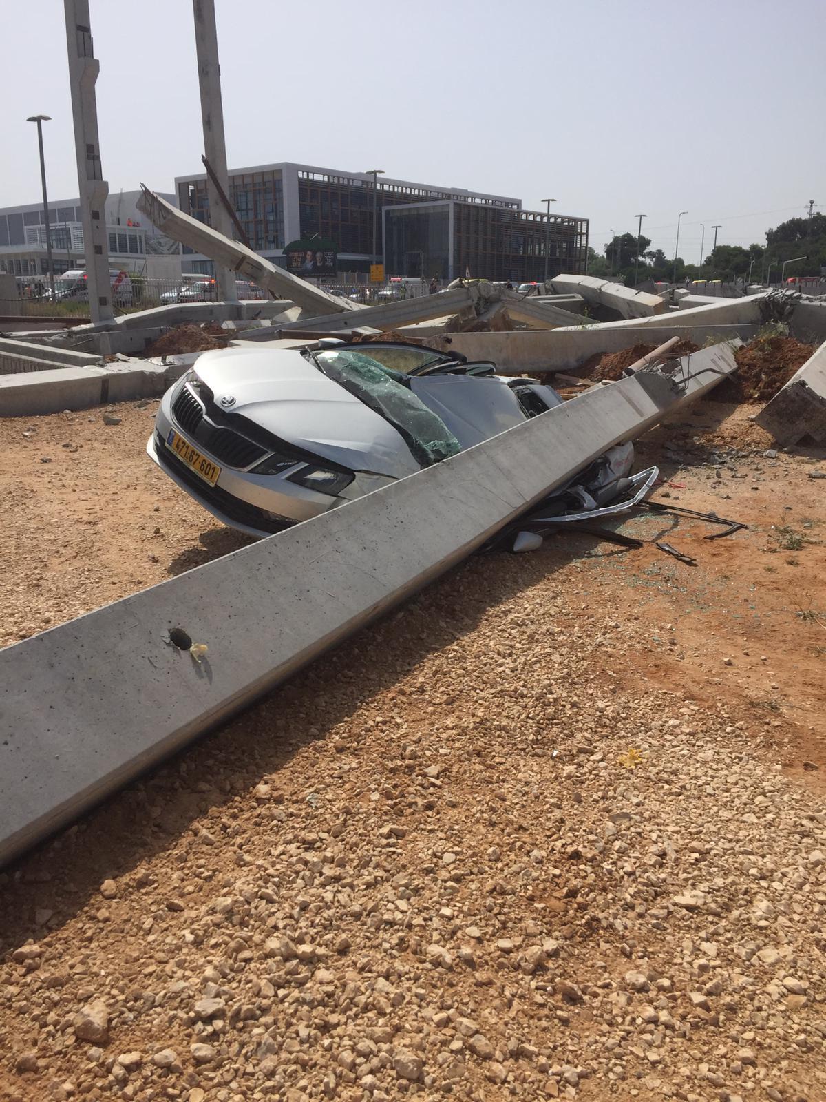 ראשון לציון: מבנה נפגע ממנוף וקרס; אין נפגעים