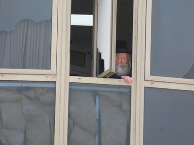 התרגשות בגור: אחרי חודש וחצי, החסידים ראו את האדמו"ר