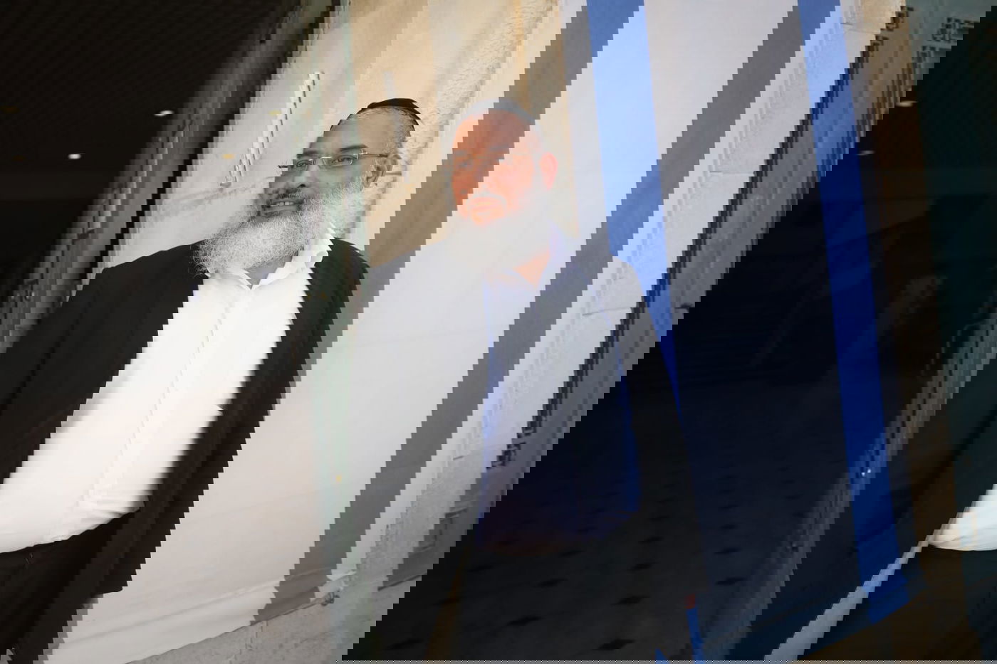 רמתי מואשם בהחזקה בתנאי עבדות, שיבוש הליכי משפט ותקיפת קטין