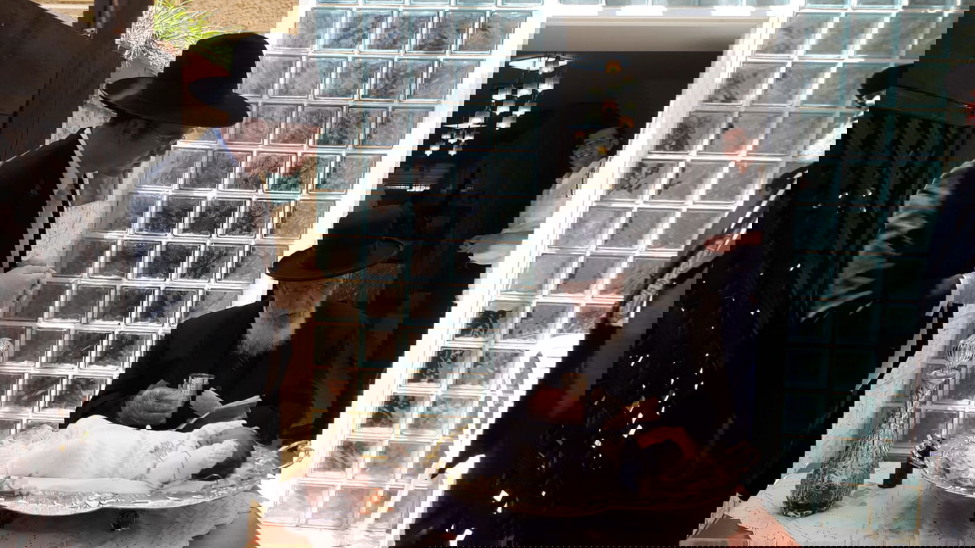 עם כפפות: ראש הישיבה הגר"ש כהן פדה את הבכור