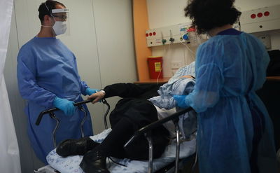 הצצה נדירה: כך נראית מחלקת הקורונה העמוסה