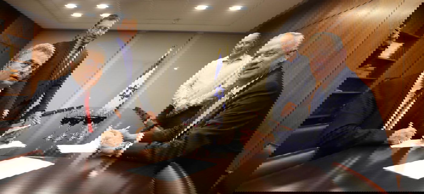 מפלגת העבודה חתמה על הסכם קואליציוני