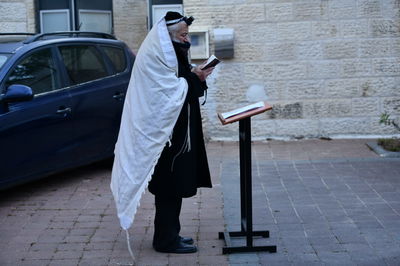 תפילת הנץ של הגאון רבי מרדכי טולדנו • צפו בתיעוד