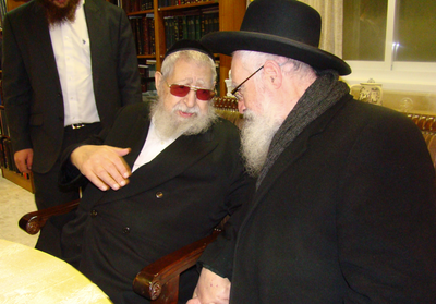 כשמרן הגר"ע יוסף זצ"ל ביקש להפתיע את בנו חכם יעקב יוסף זצ"ל בספר החדש