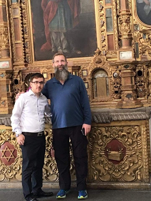 הפסוק שהכמרים מלמלו ב... כניסה לכנסיה