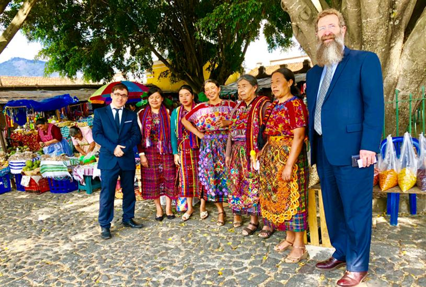 הפסוק שהכמרים מלמלו ב... כניסה לכנסיה