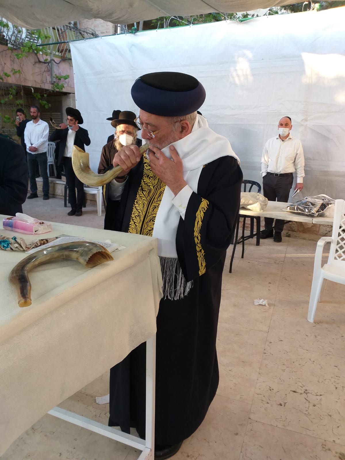 צום הקפות שופרות וחצוצרות: התיקון של הראש"ל נגד הקורונה