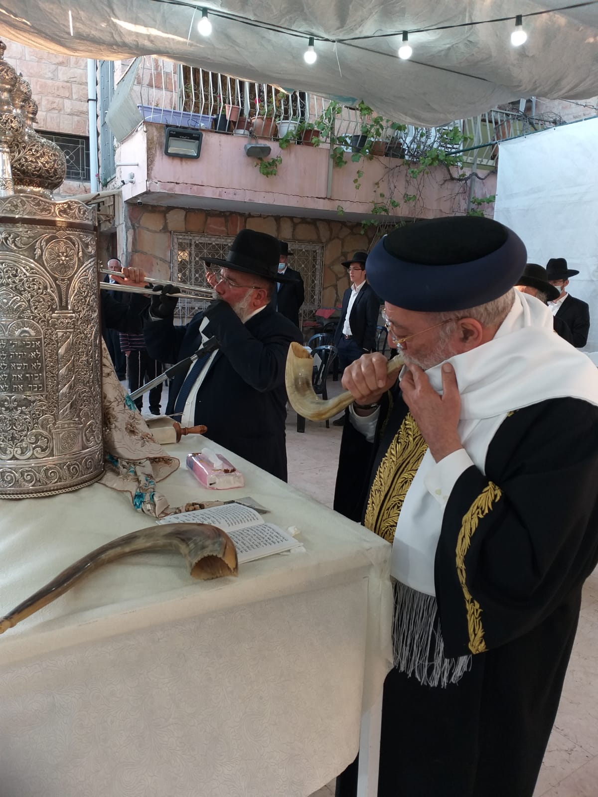 צום הקפות שופרות וחצוצרות: התיקון של הראש"ל נגד הקורונה