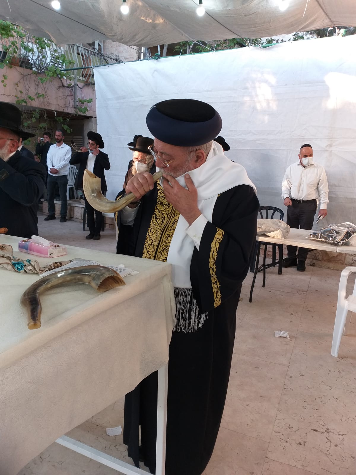 צום הקפות שופרות וחצוצרות: התיקון של הראש"ל נגד הקורונה