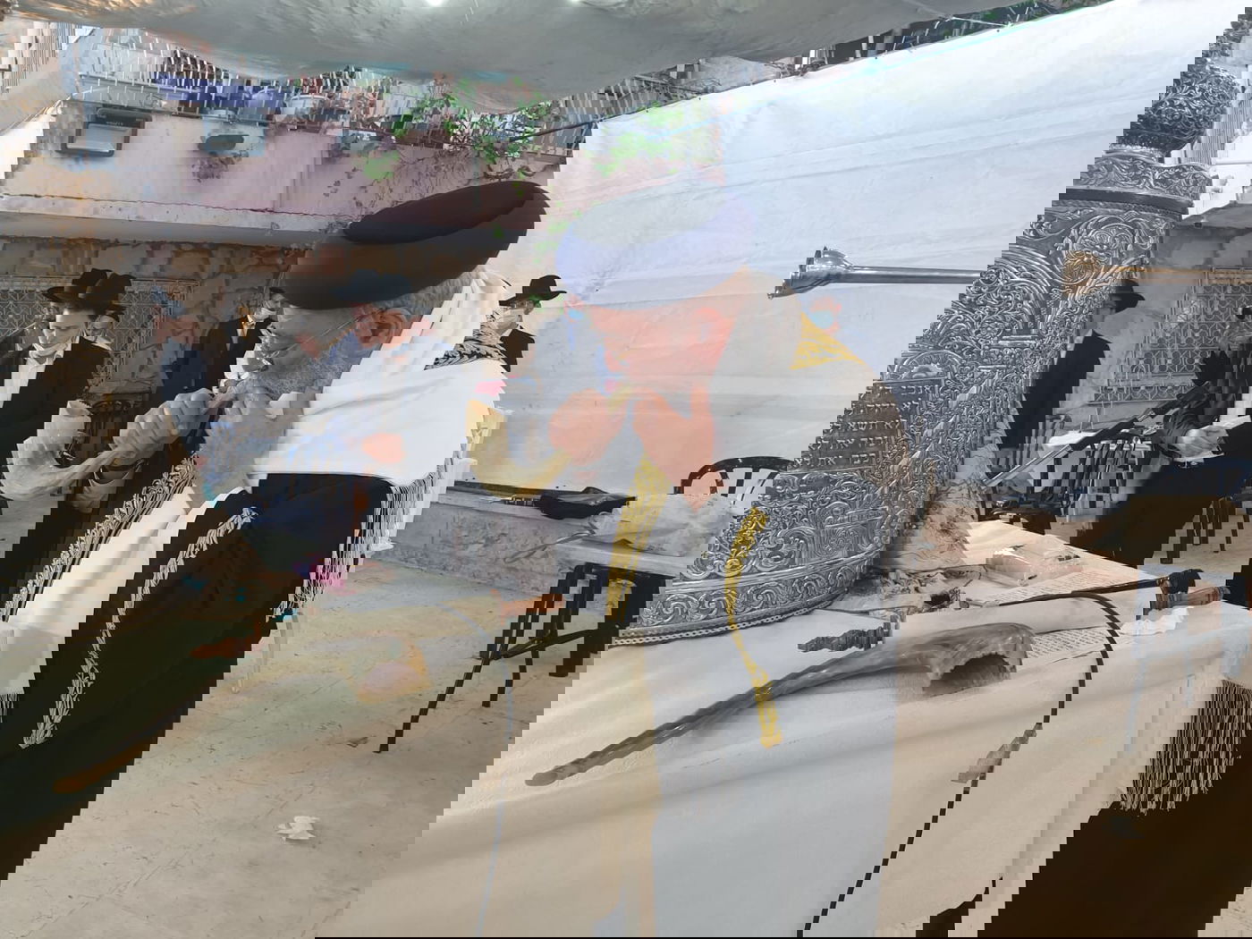 צום הקפות שופרות וחצוצרות: התיקון של הראש"ל נגד הקורונה