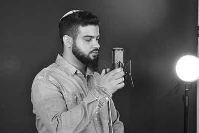 יוסי שוורץ בסינגל ליום הזיכרון: "יזכור"