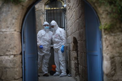 15,589 נדבקו; 94 חולים מונשמים; 208 מתו