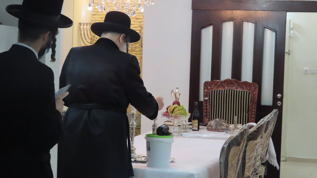 דרך הטלפון: כך ערך הרבי ממודז'יץ טיש. צפו