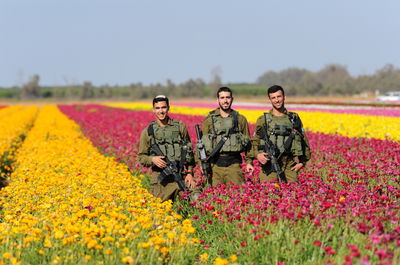 שדה פרחים בקיבוץ ניר יצחק