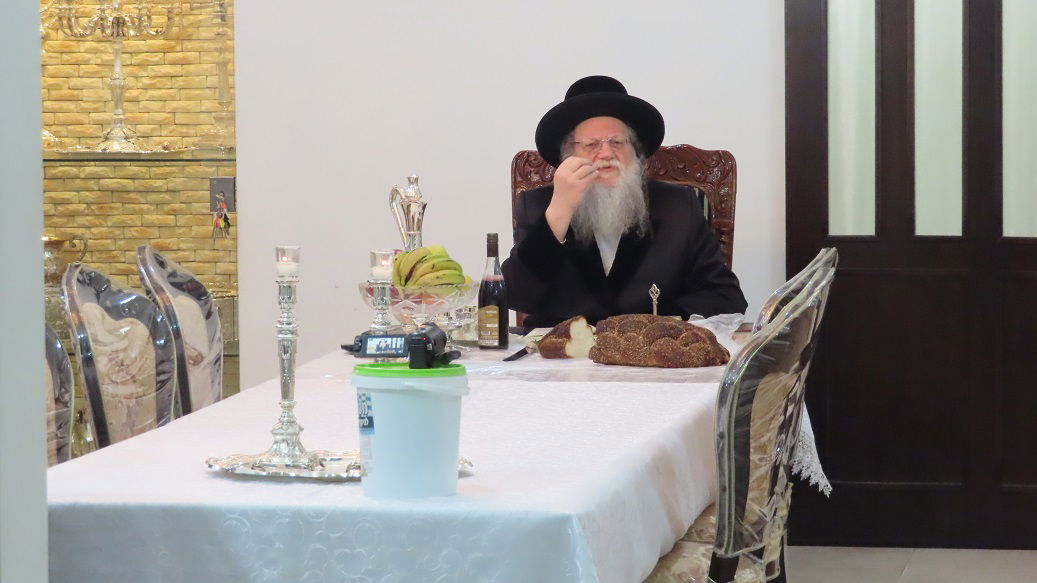 דרך הטלפון: כך ערך הרבי ממודז'יץ טיש. צפו