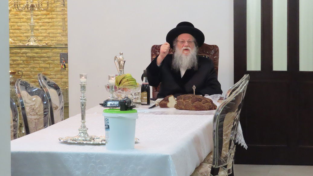 דרך הטלפון: כך ערך הרבי ממודז'יץ טיש. צפו