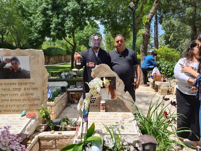 צפו: המנכ"ל החרדי עלה לקברי הנופלים