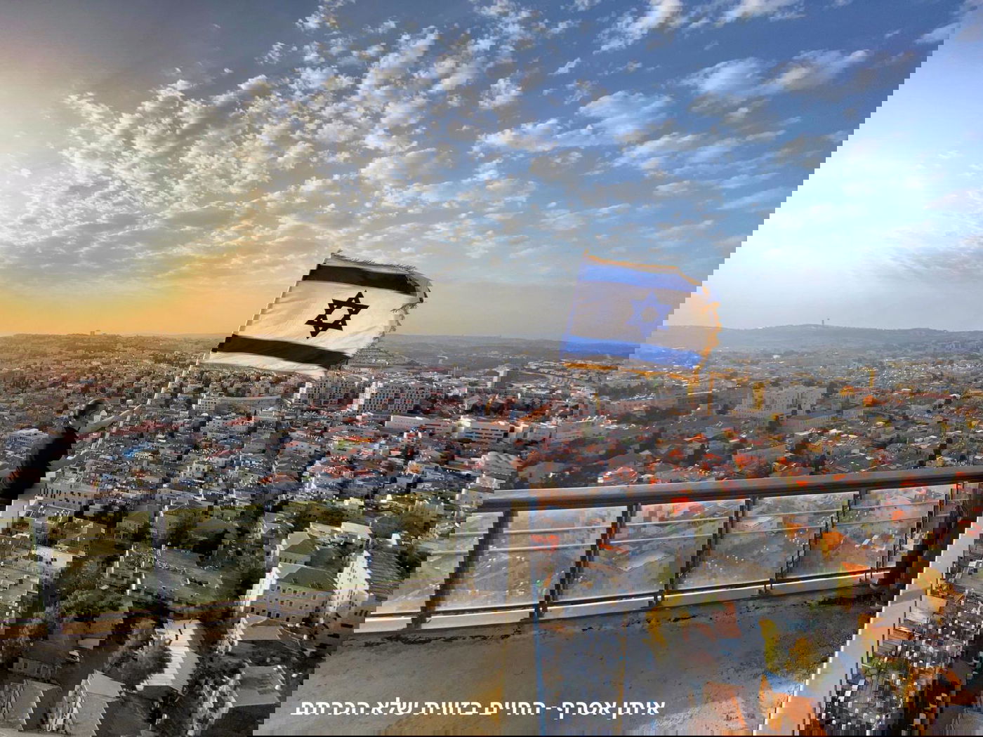 האמן והיוצר: איתן אסרף - החיים בזווית שלא הכרתם