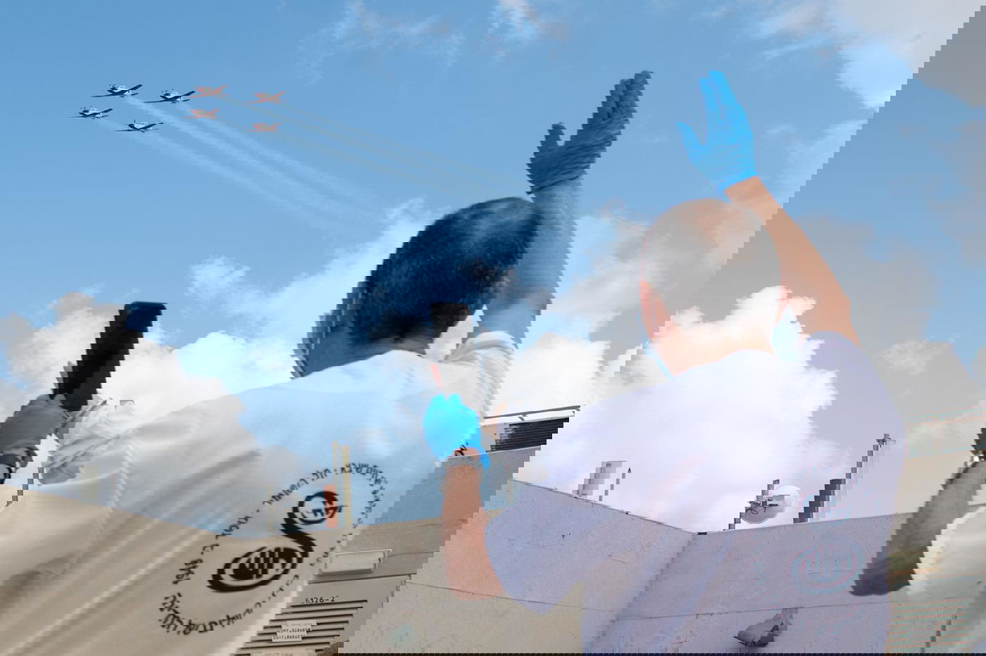 תיעוד: מטס חיל האוויר מעל בתי החולים