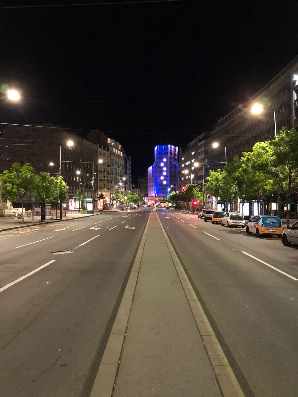 מרהיב: בסרביה האירו את המבנים בצבעי דגל ישראל