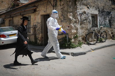 צוות מד"א ערך בדיקות במאה שערים ויצא בשלום