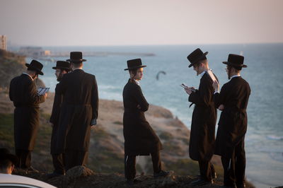 בחורים חסידים. אילוסטרציה