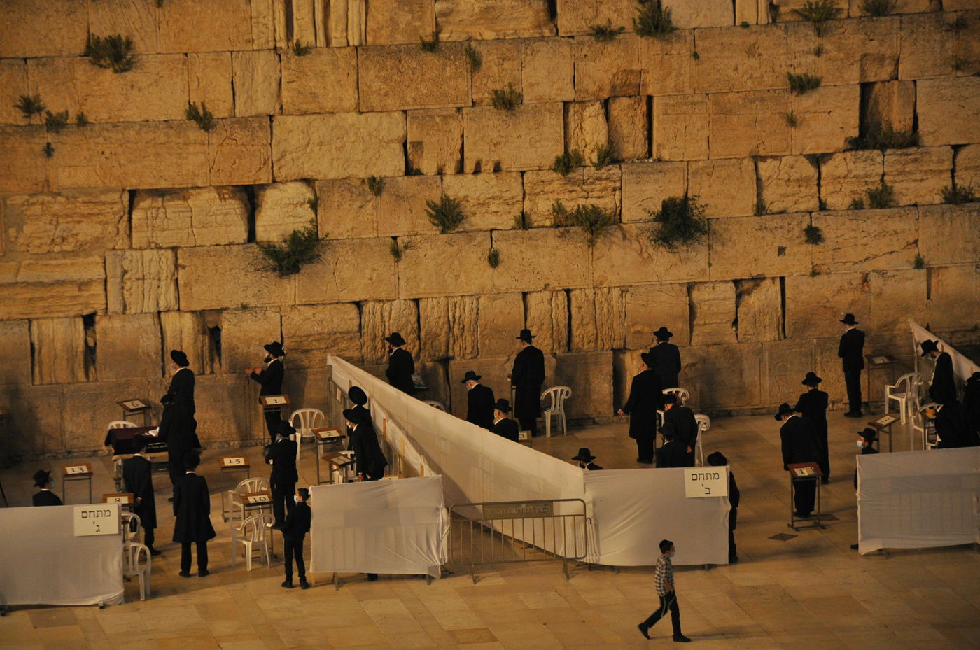 מניינים בודדים ו... ליצמן • תיעוד מהכותל המערבי
