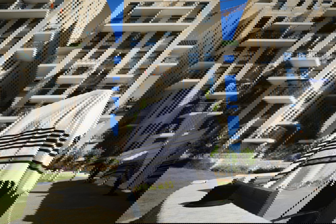 כך נראתה שחרית בקרית בעלזא שבהסגר