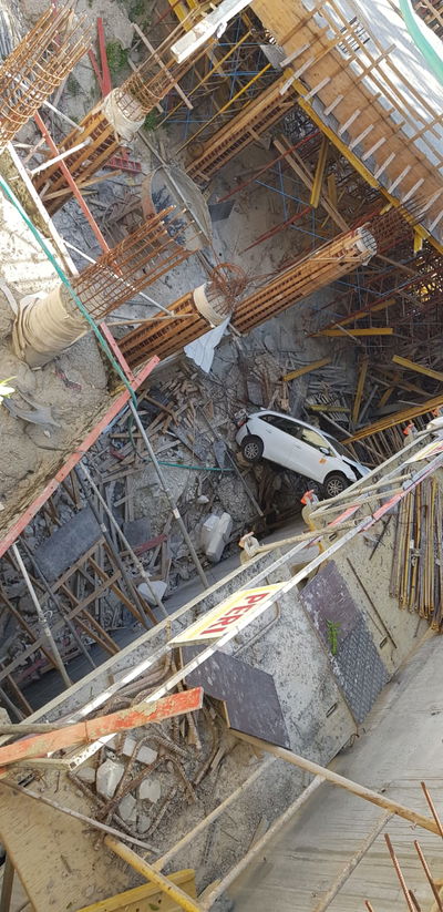 צפו: הנהג הדרדר עם רכבו 4 קומות ונפצע קל