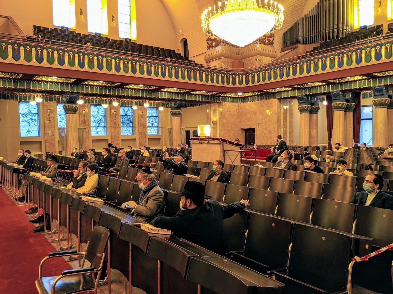 היהודי בן 100 התרגש לחזור לביה"כ • תיעוד