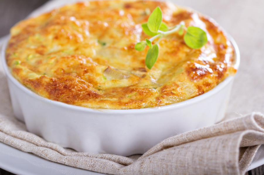 פשטידת בצל ופרמזן שמתאימה כתוספת או כמנה עיקרית