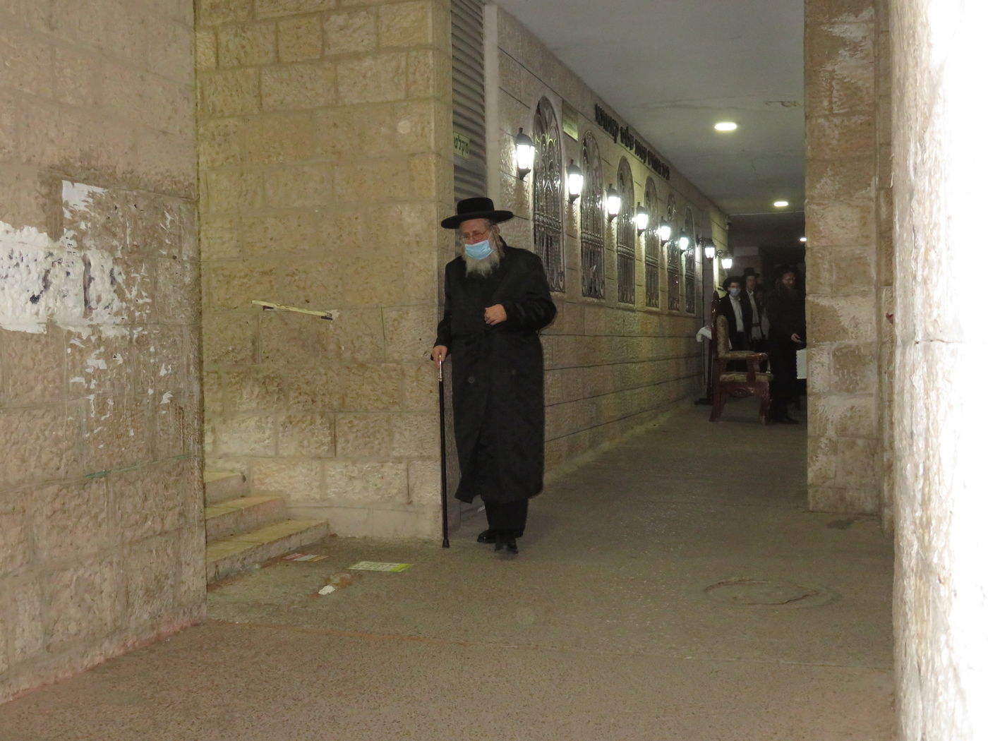 בשטח הפתוח - עטוי במסיכה: הטיש המיוחד של הרבי מקאמרנא