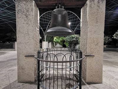 טיול ב'גן הפעמון' באמצע הלילה • גלריה