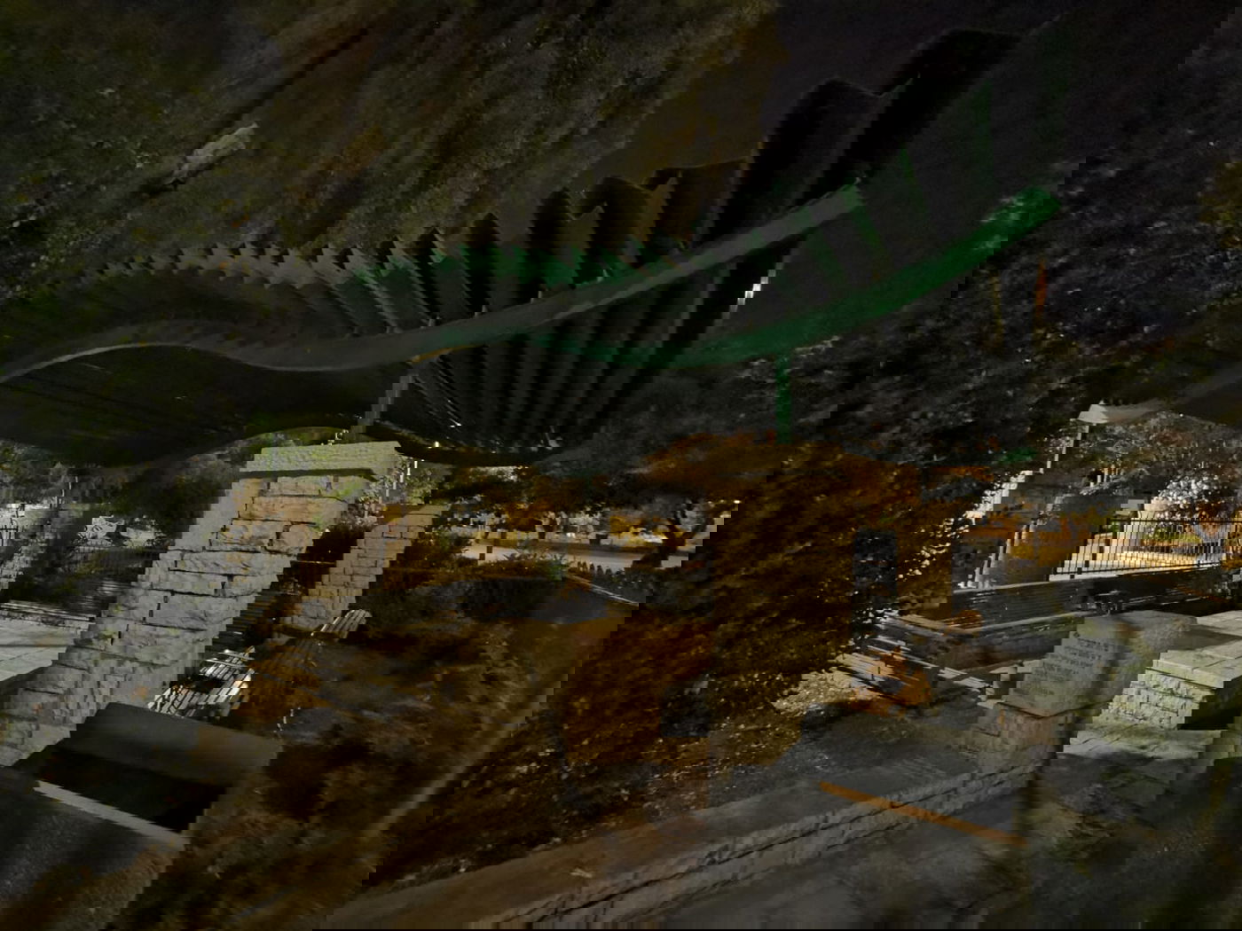 טיול ב'גן הפעמון' באמצע הלילה • גלריה