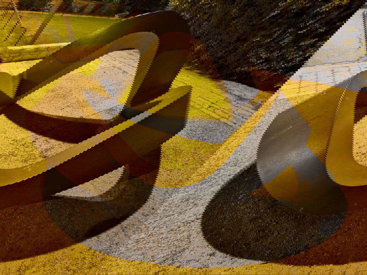 טיול ב'גן הפעמון' באמצע הלילה • גלריה