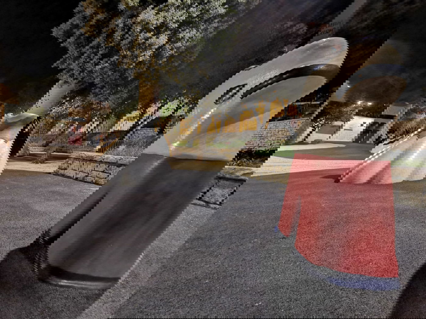 טיול ב'גן הפעמון' באמצע הלילה • גלריה