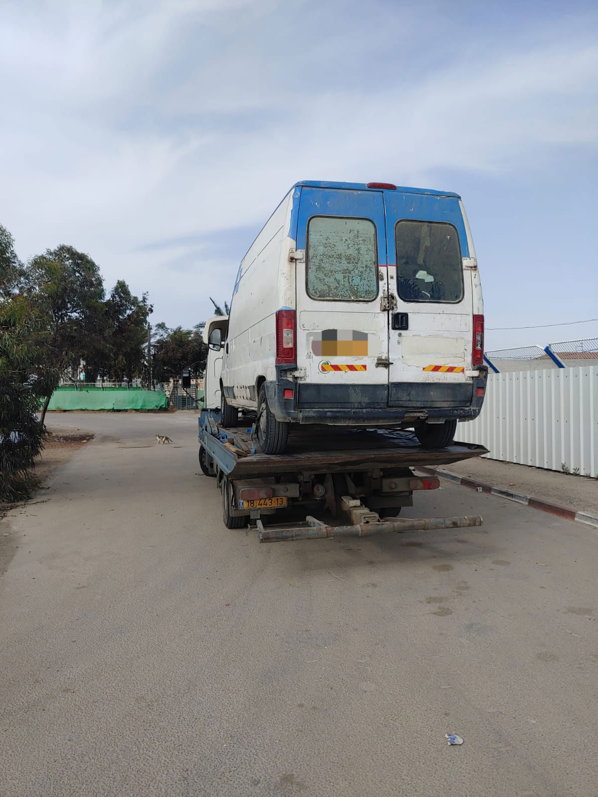 רכב על אופנוע ללא רישיון וקסדה - ונעצר