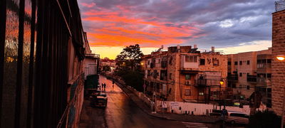 תמונות מרהיבות: השקיעה במאה שערים